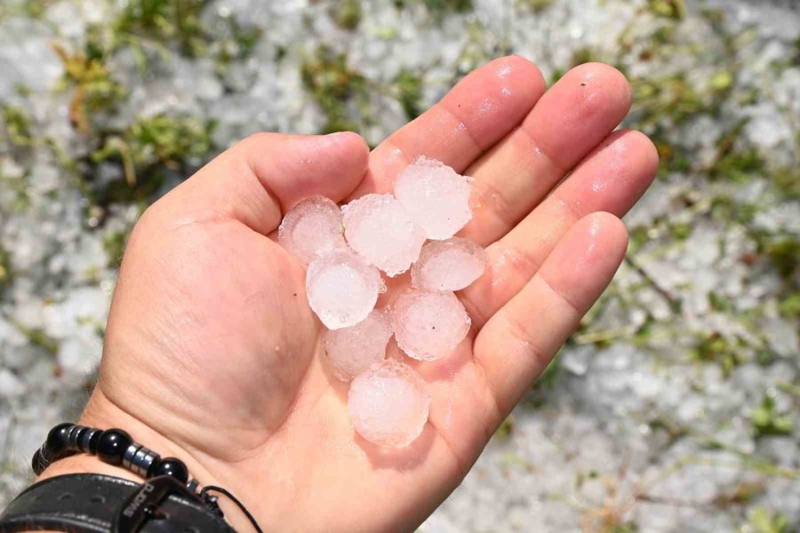 Antalya’da Fırtına Ve Dolu Tarım Alanlarını Vurdu