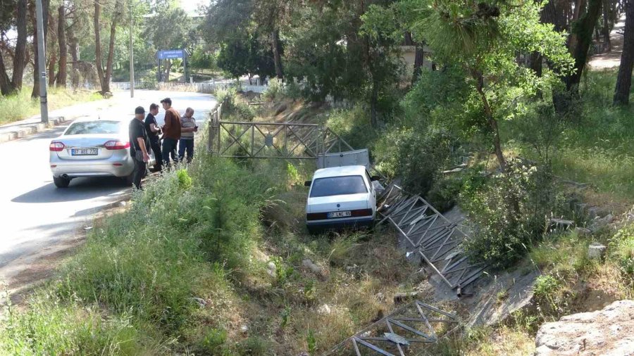 Kanala Uçan Otomobilden Burnu Bile Kanamadan Çıktı