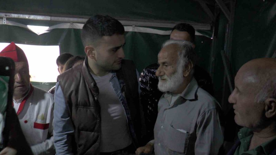 Czn Burak, Kazada Ölen Kayserili Fenomenin Taziyesine Katıldı