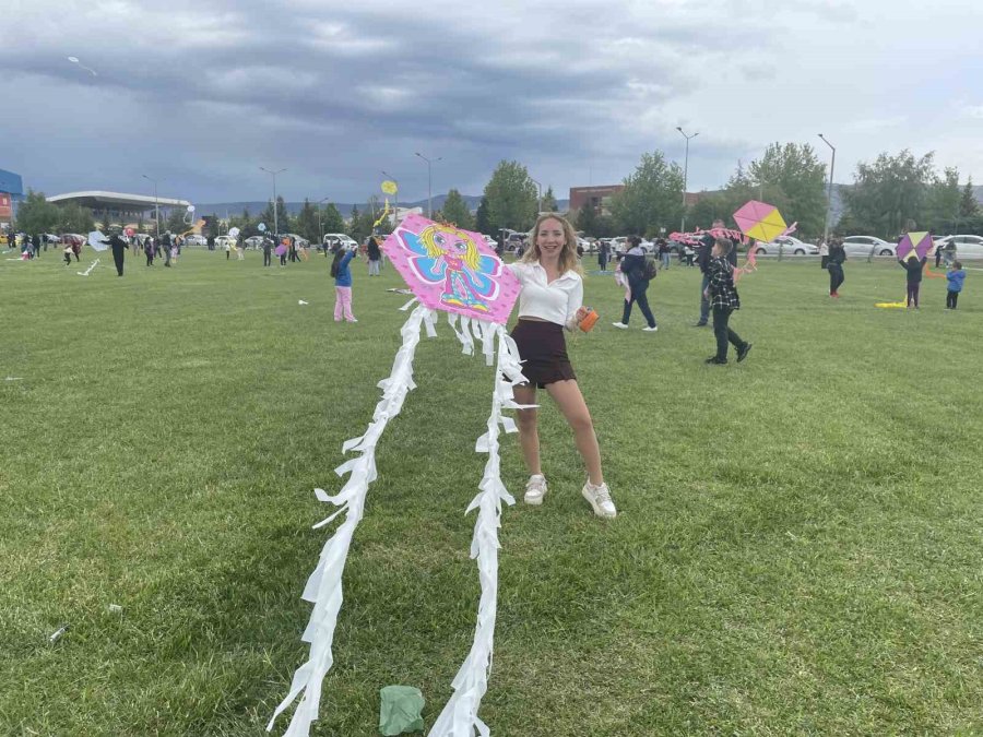 Uçurtma Etkinliğinde 7’den 70’e Herkes Çocuklar Gibi Eğlendi