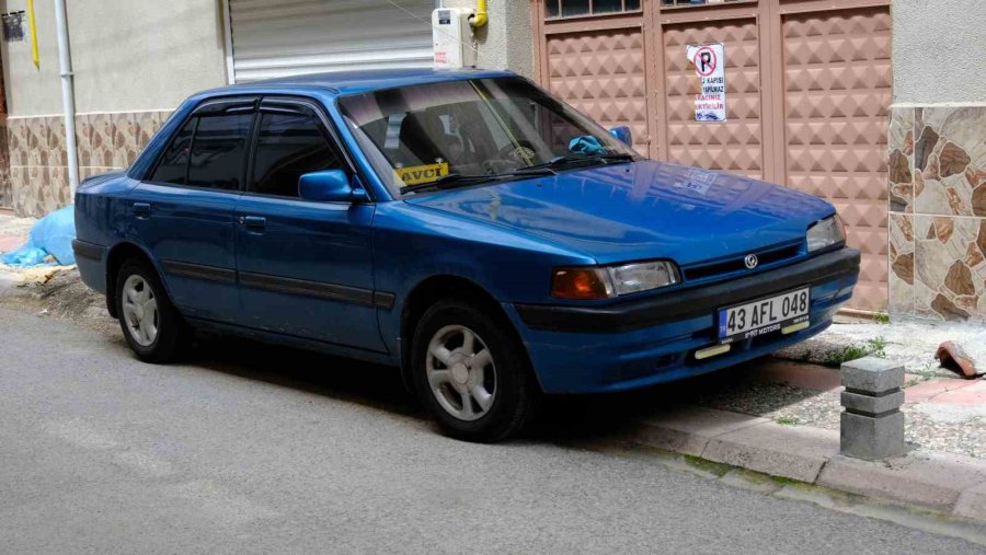 Araçlarla Dolan Kaldırımlar Yayalara Zor Anlar Yaşattı