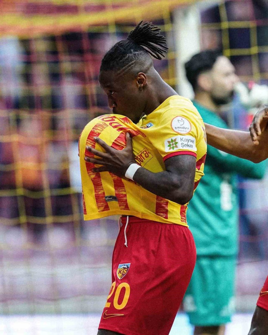 Carlos Mane Ligdeki 3. Golünü Attı