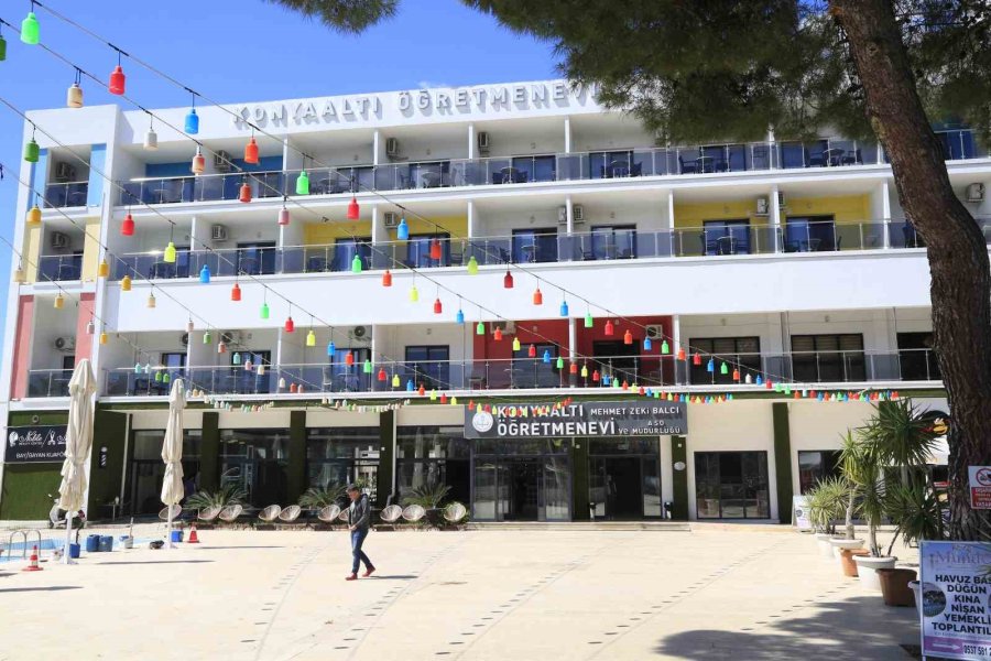 Öğretmenevinin Mutfak Bölümünde Çıkan Yangında 1 Kişi Dumandan Etkilendi