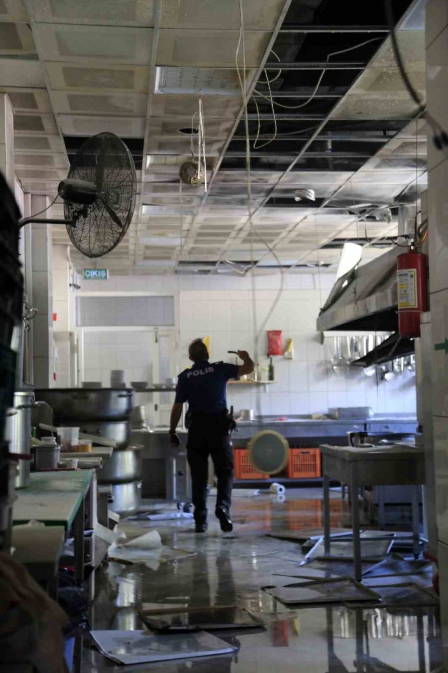 Öğretmenevinin Mutfak Bölümünde Çıkan Yangında 1 Kişi Dumandan Etkilendi