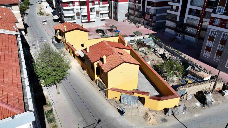 Nakipoğlu Mahallesi’ndeki Evlerin Restorasyonu Tamamlanıyor