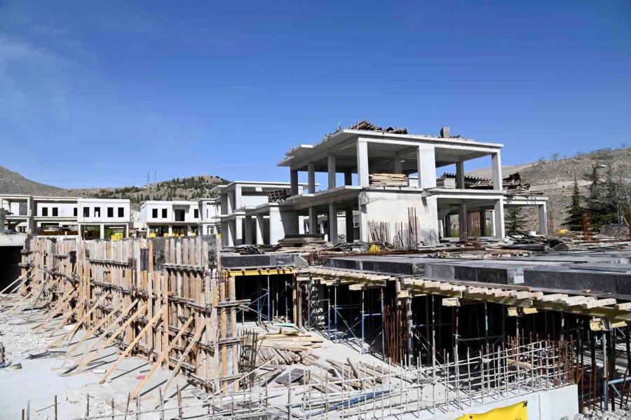 Sille Kapalı Otopark, Karma Yapılar Ve Meydan Düzenlemesi Projesi Yapımı Devam Ediyor