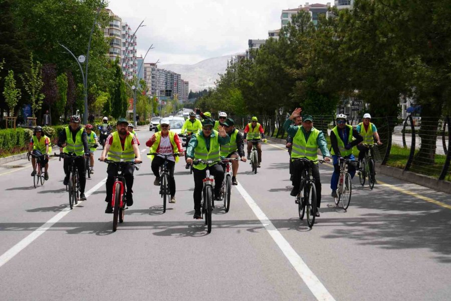 ’sağlıklı Yaşamın Keyfini Birlikte Sürelim’ Sloganı İle Pedal Çevirdiler