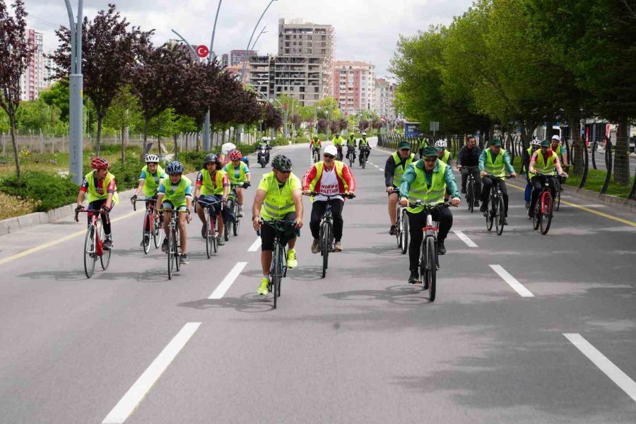 ’sağlıklı Yaşamın Keyfini Birlikte Sürelim’ Sloganı İle Pedal Çevirdiler