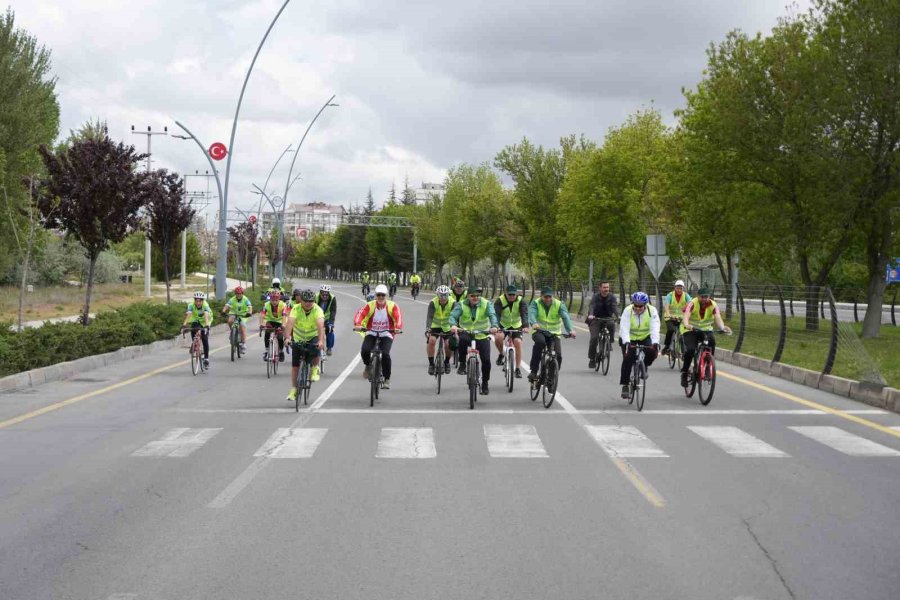 ’sağlıklı Yaşamın Keyfini Birlikte Sürelim’ Sloganı İle Pedal Çevirdiler