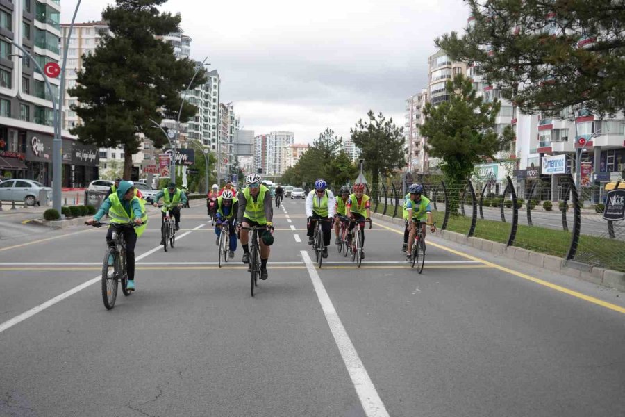 ’sağlıklı Yaşamın Keyfini Birlikte Sürelim’ Sloganı İle Pedal Çevirdiler