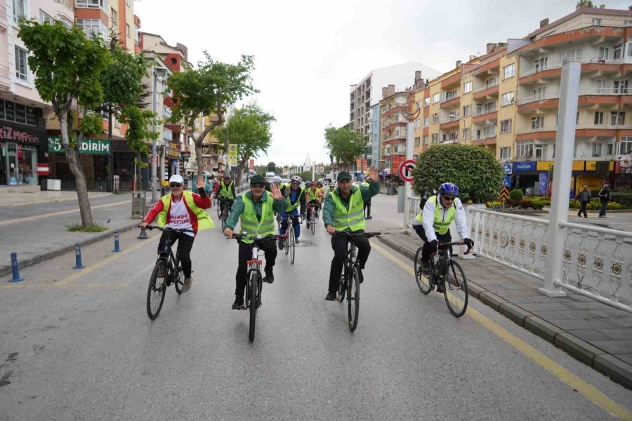’sağlıklı Yaşamın Keyfini Birlikte Sürelim’ Sloganı İle Pedal Çevirdiler