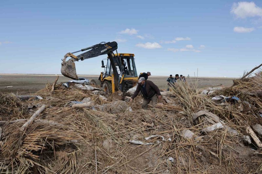 Aksaray’da Çöken Mandırada Kurtarma Çalışmaları Devam Ediyor