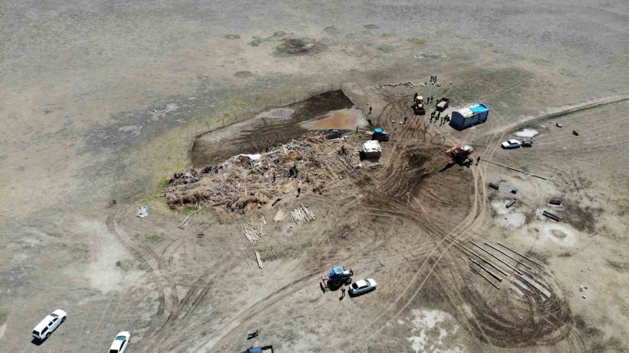 Vali Kumbuzoğlu: "çöken Mandırada Hasar Tespit Çalışmalarımız Devam Ediyor"