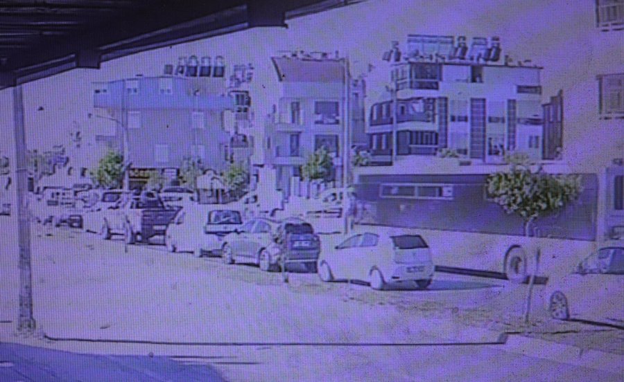 Halk Otobüsü Trafik Işıklarında Bekleyen Araçların Arasına Daldı: 3 Yaralı