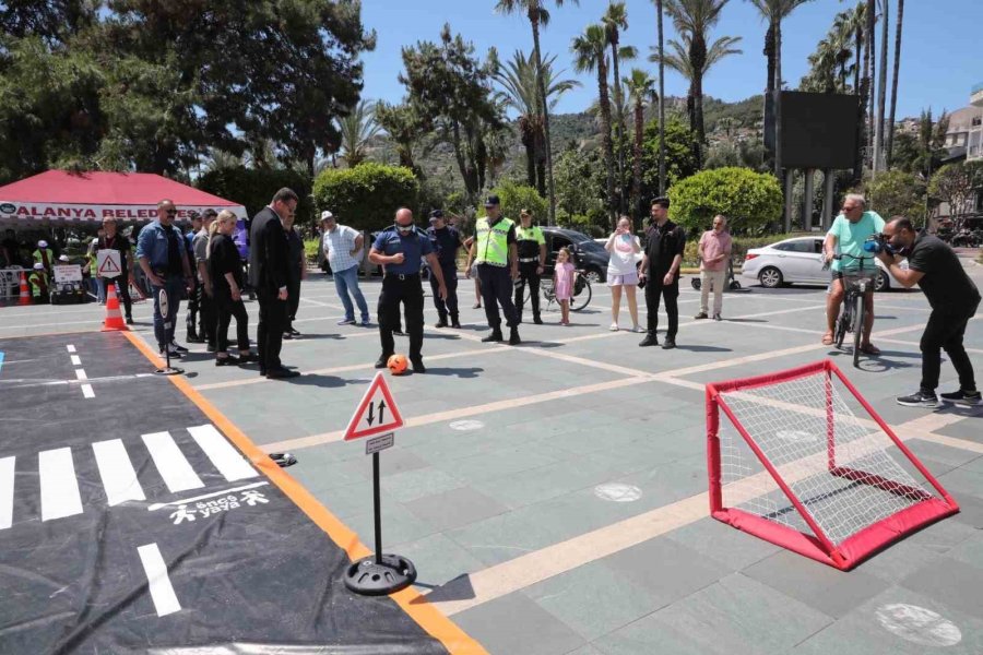 Alanya’da Trafik Haftasında Öğrenciler Bilgilendirildi