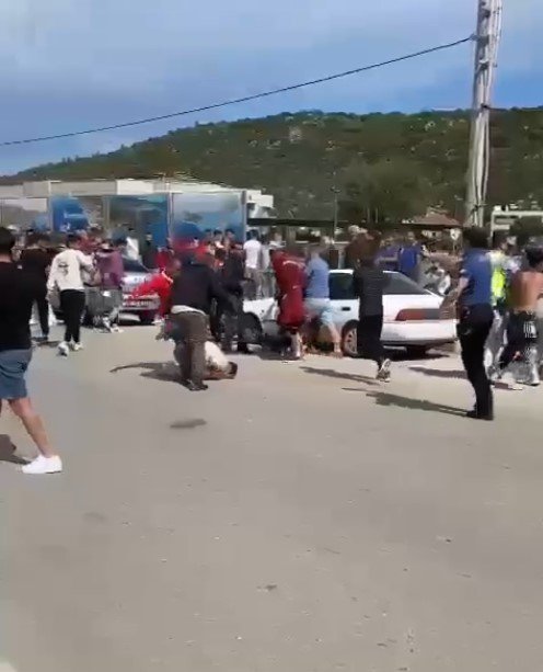 Aynı Puanda İki Takımın Şampiyonluk Maçında Taşlar Ve Soplar Havada Uçuştu