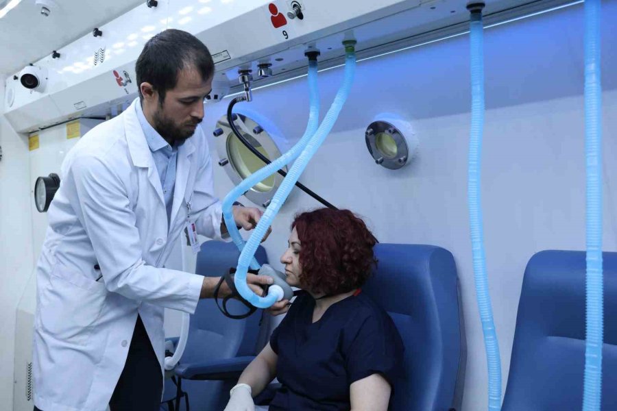 Denizin 14 Metre Altındaki Basınca Eşdeğer Ortamda Oksijen Tedavisi Hastalara Şifa Oluyor