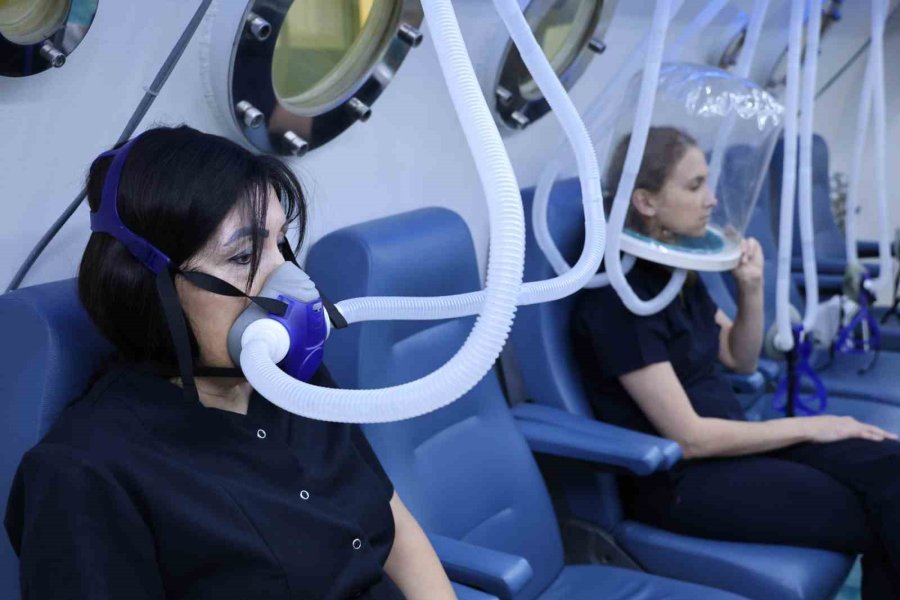 Denizin 14 Metre Altındaki Basınca Eşdeğer Ortamda Oksijen Tedavisi Hastalara Şifa Oluyor