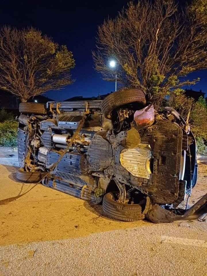 Kontrolden Çıkarak Takla Atan Cip Kullanılamaz Hale Geldi