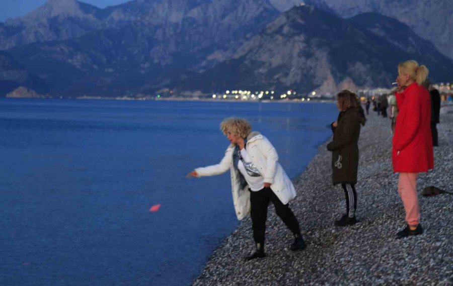Hıdırellez’de Konyaaltı Sahiline Akın Ettiler