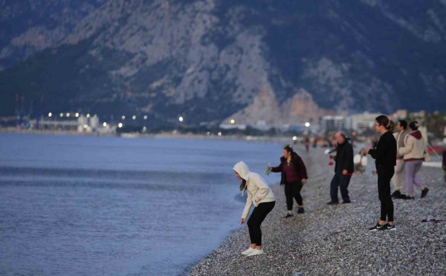 Hıdırellez’de Konyaaltı Sahiline Akın Ettiler