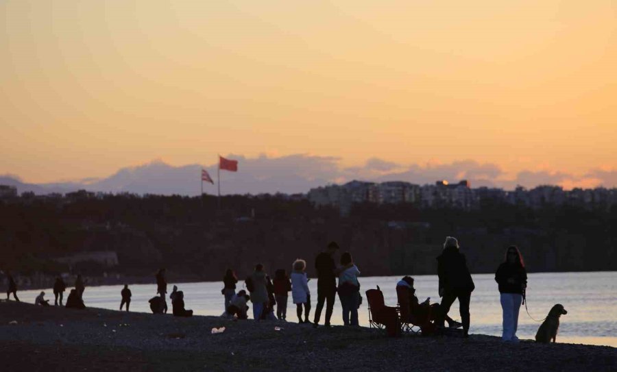 Hıdırellez’de Konyaaltı Sahiline Akın Ettiler