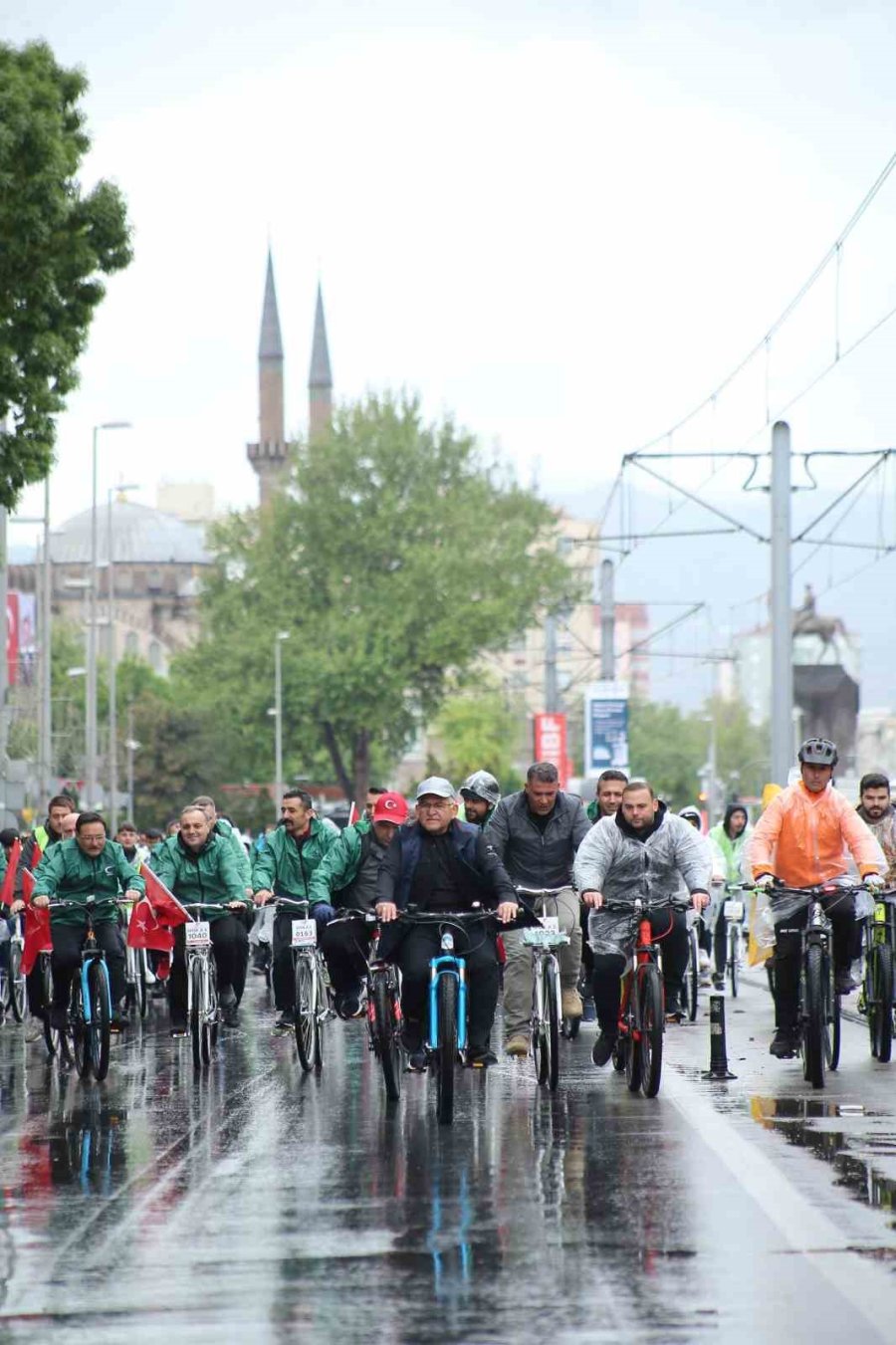 Büyükşehir’in 11. Yeşilay Bisiklet Turu’na Yoğun İlgi