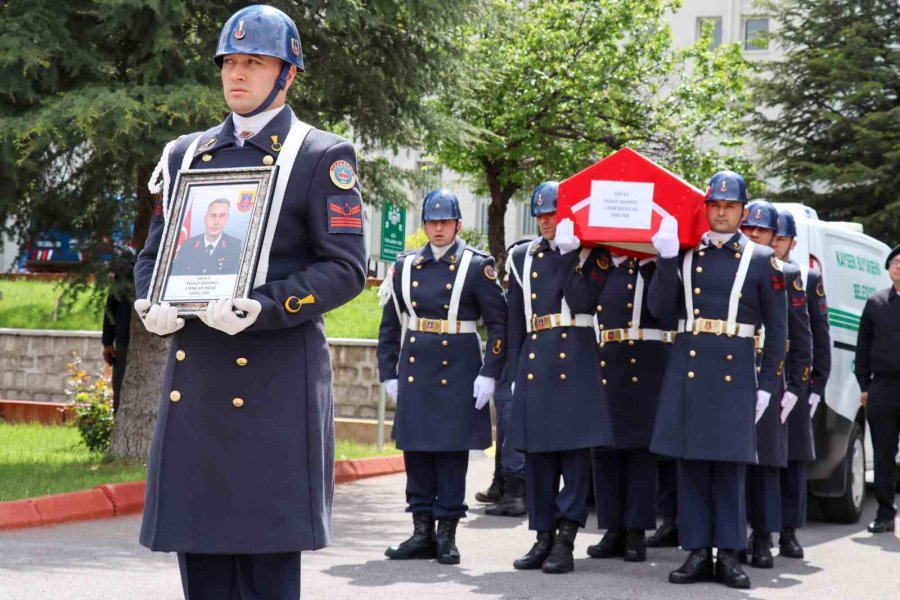 Kanser Tedavisi Gören Asker Hayatını Kaybetti
