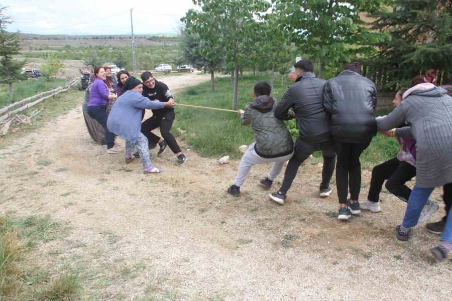 Konya’da Sanatçıların Köyünde Baharın Gelişini Coşkuyla Karşıladılar