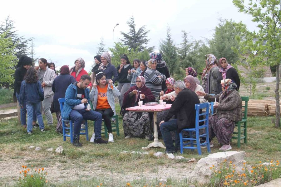 Konya’da Sanatçıların Köyünde Baharın Gelişini Coşkuyla Karşıladılar