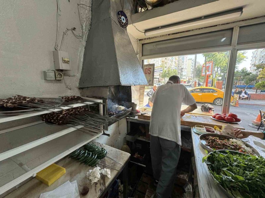 Burada Ciğer Yemek İçin Erken Kalkmak Gerekiyor: Sadece 2 Saat Açık Kalıyor, Kapış Kapış Gidiyor