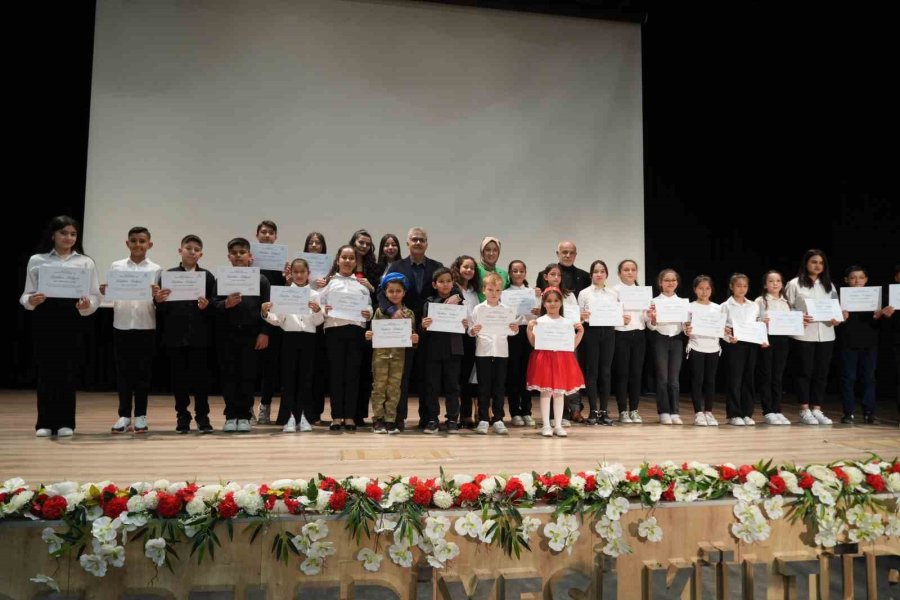 Niğde’de İşaret Dili Eğitimi Alan 28 Öğrenci Sertifika Aldı