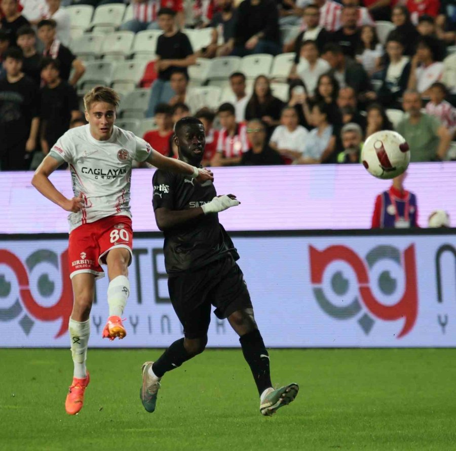 Trendyol Süper Lig: Antalyaspor: 1 - Pendikspor: 2 (ilk Yarı)