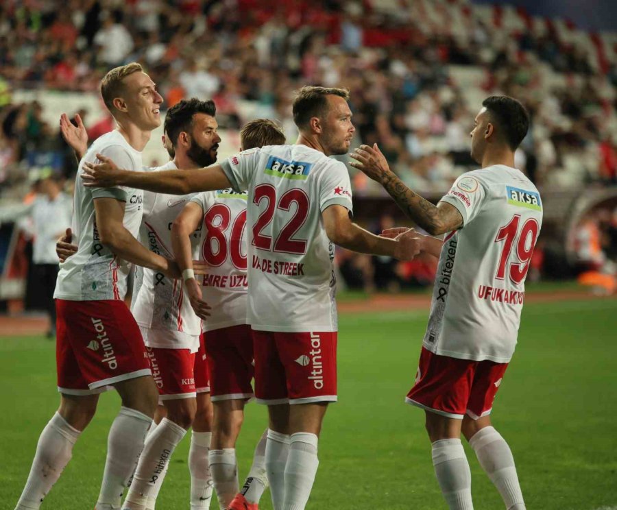 Trendyol Süper Lig: Antalyaspor: 1 - Pendikspor: 2 (ilk Yarı)