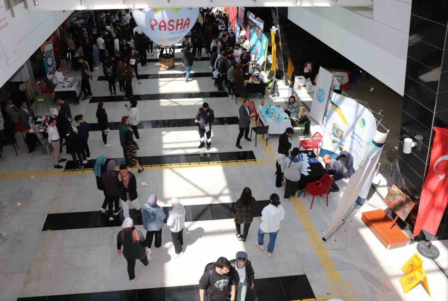 Nevü Ev Sahipliğinde Düzenlenen ‘üniversite Tanıtım Fuarı’na Yoğun İlgi