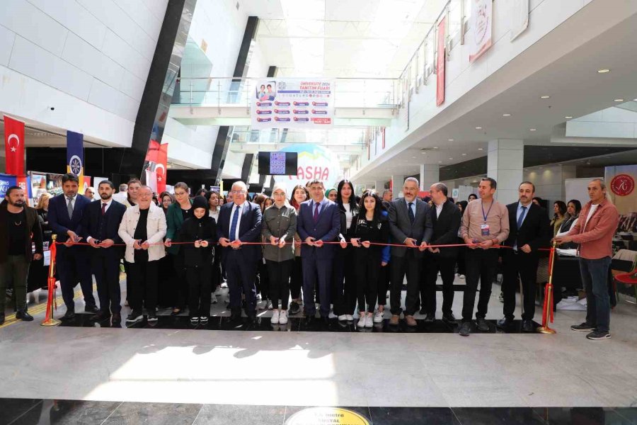 Nevü Ev Sahipliğinde Düzenlenen ‘üniversite Tanıtım Fuarı’na Yoğun İlgi