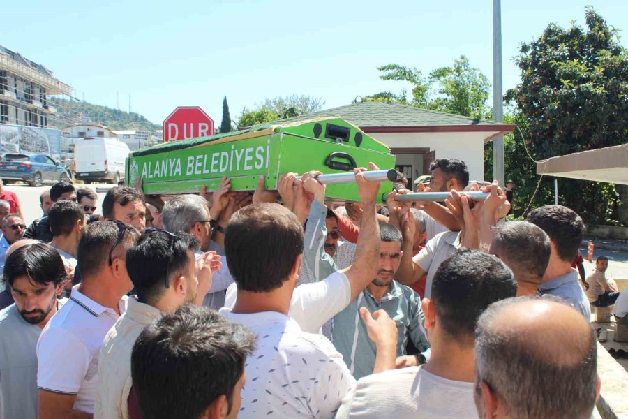 Kazanın Kardeşinden Ayırdığı 8 Yaşındaki Doruk Toprağa Verildi