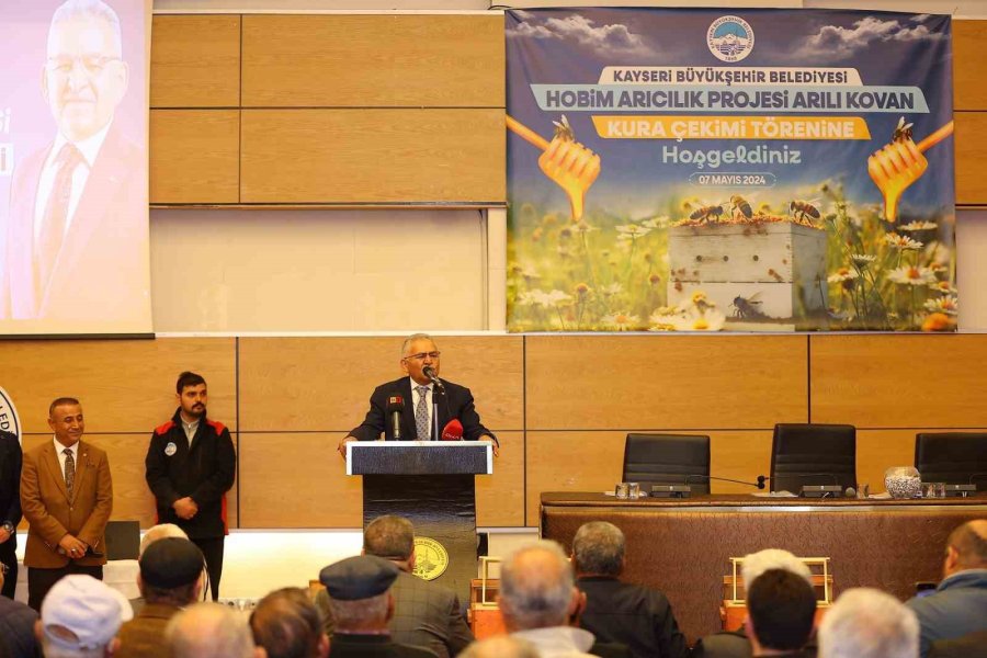Başkan Büyükkılıç; Kuraya Hak Kazananların Tamamına Arılı Kovan Verdi