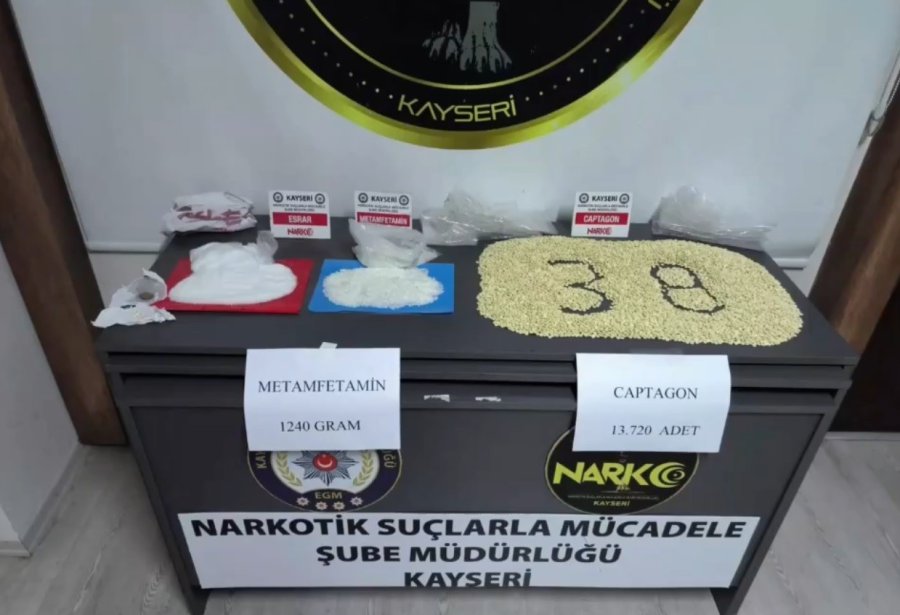 Athena’nın Didik Didik Aradığı Araçtan Uyuşturucu Çıktı