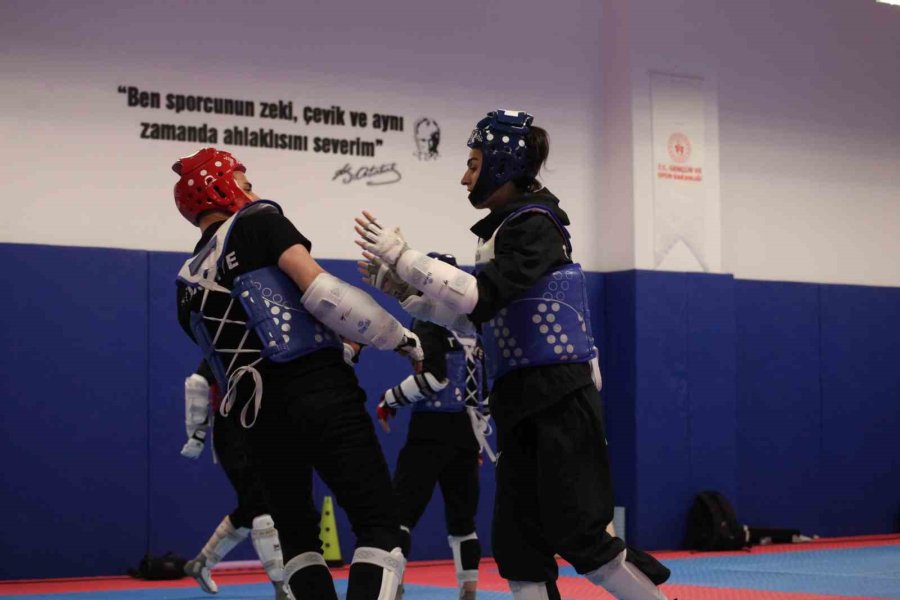 Enerjisini Atmak İçin Tekvandoya Başladı Şimdi Olimpiyatlarda Altın Madalya Hedefliyor