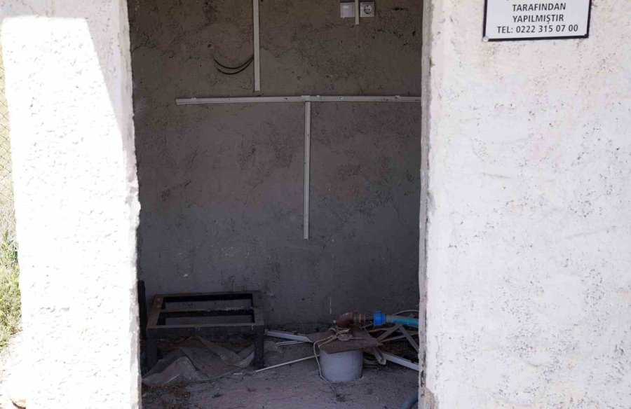 Hırsızlar Güneş Enerjisiyle Sulama Sistemini Hedef Aldı