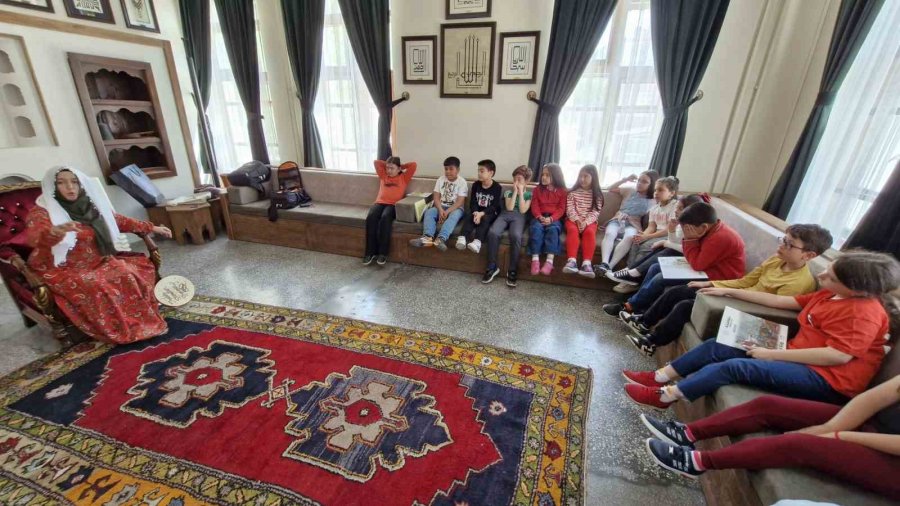 Masalla Büyüyen Çocuğun Hayal Gücü Daha Geniş Oluyor