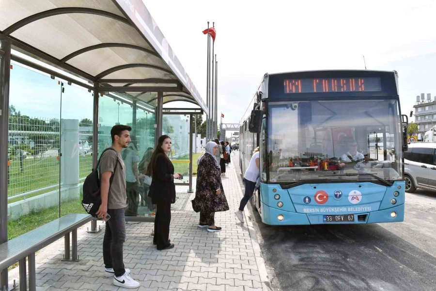 Mersin Büyükşehir Belediyesi Üniversite Öğrencilerini Unutmadı
