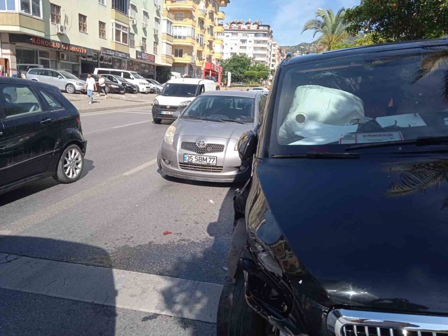 Alanya’da 4 Araçlı Zincirleme Trafik Kazası