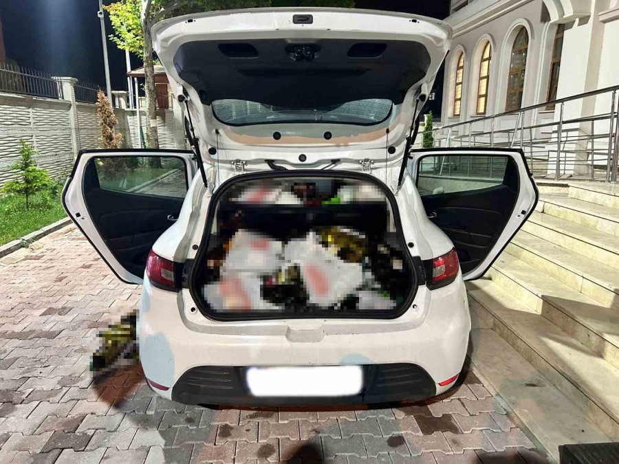 Marketlerden Çala Çala Otomobili Zeytinyağı İle Doldurdu