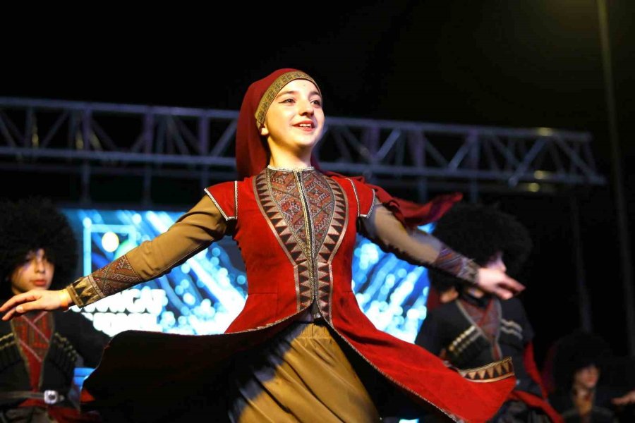 Manavgat’ta Dans Ve Müzik Festivali