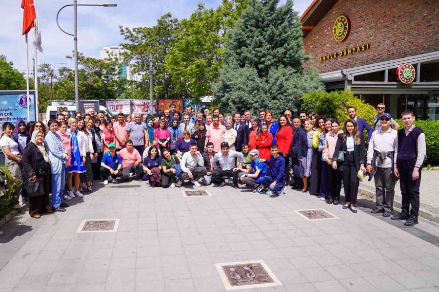 Özel Bireylerin Ellerinden Çıkan Eserler Beğeniye Sunuldu