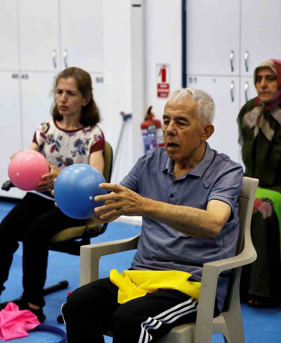 Parkinson Hastaları, Egzersizlerini Asfim’de Yapıyor