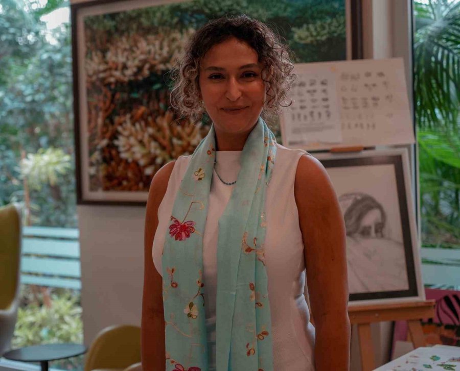 Yumurtalık Kanserini Yenen Keman Sanatçısı Hastanede Moral Konseri Verdi