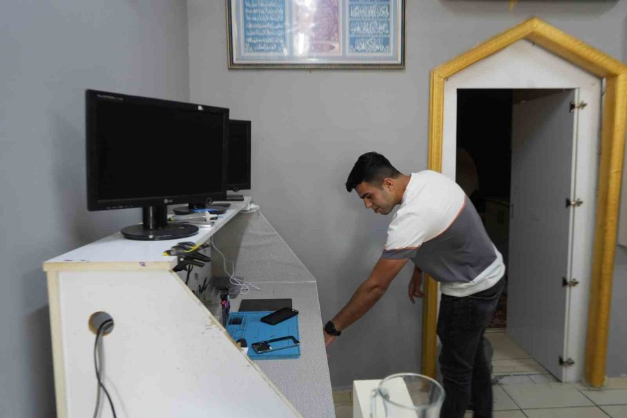 Yüzünden Ameliyat Olmaya Hazırlanan Gence Hırsız Şoku: "1 Kuruşum Bile Kalmadı"